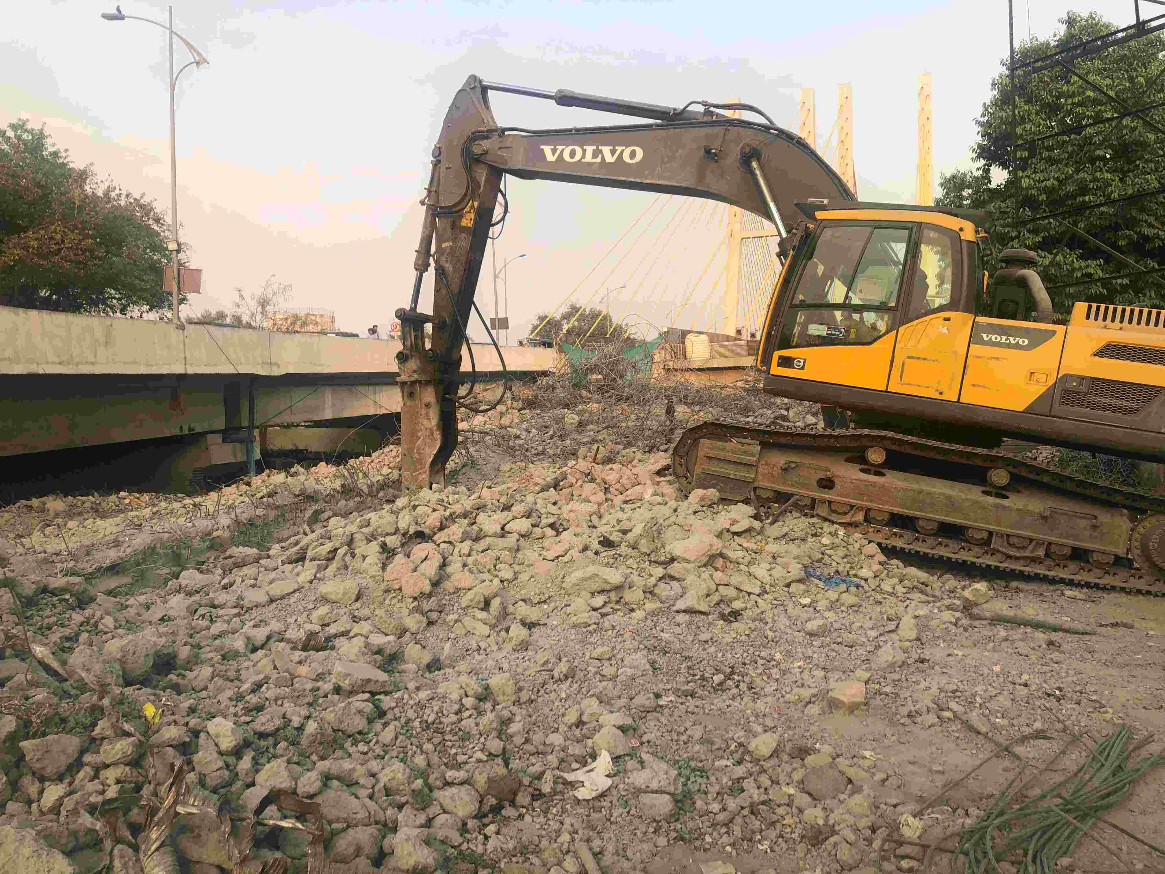CONCRETE BREAKING